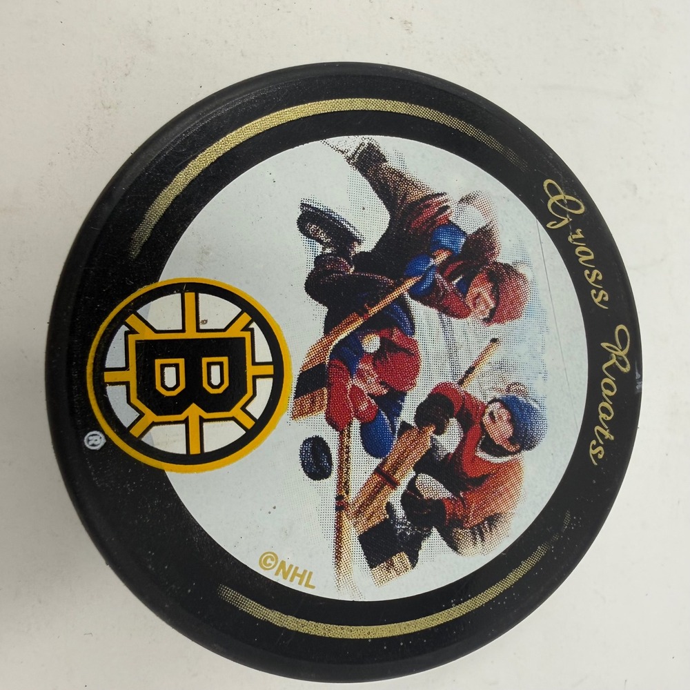 Boston Bruins Hockey Puck Vintage Grass Roots In Glas Co NHL Official Slovakia